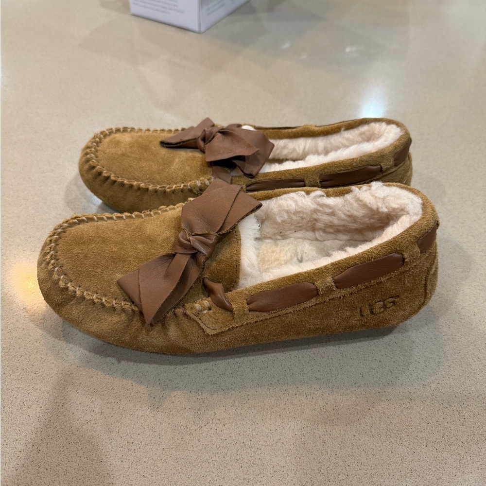 Uggs Dakota Moccasins 7 Tan